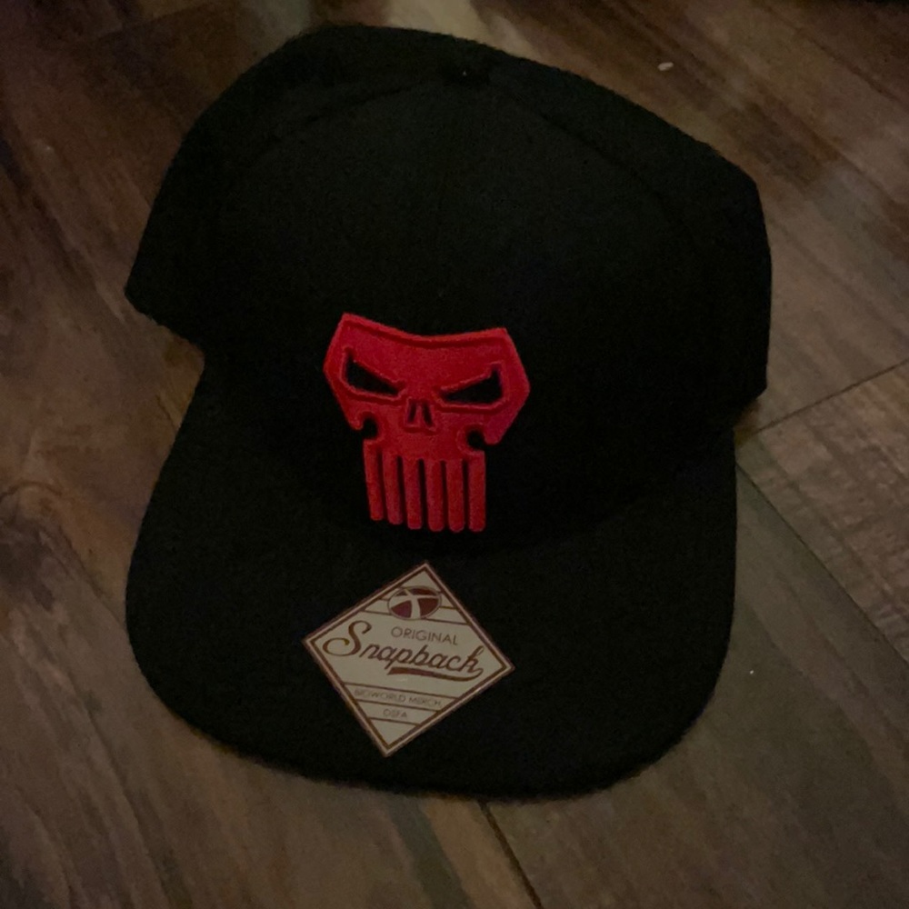 Red Skull snapback cap